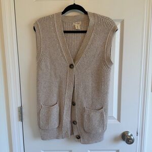 Jessica Simpson Ribbed V-Neck Button Front Sweater Vest in Light Beige